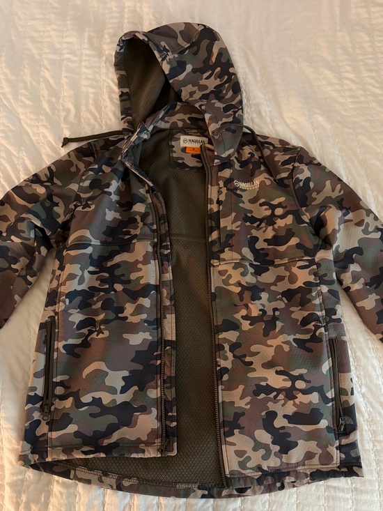 Magellan Outdoors Other - Magellan Outdoors Men’s Camo Hooded Raincoat - Green/Brown/Black